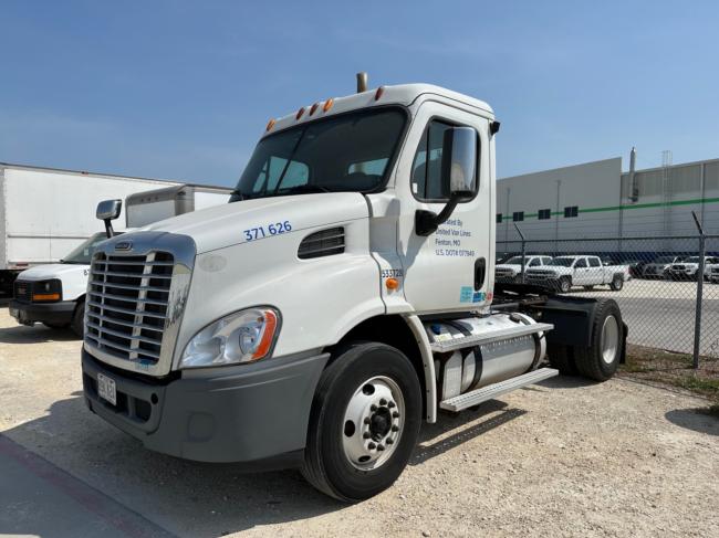 2013-Freightliner-Single-Axle-Day