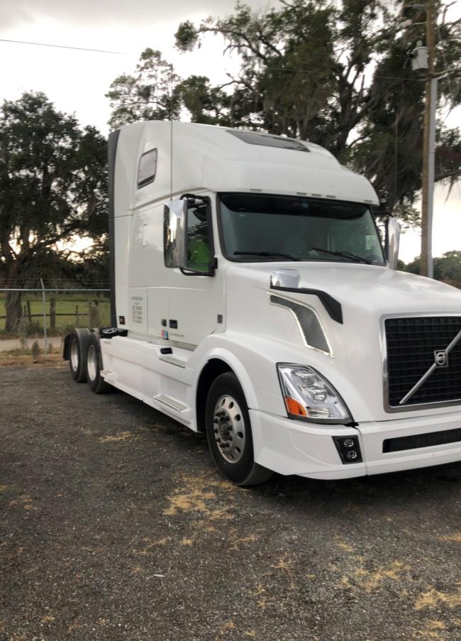 2018-Volvo-VNL670-with-650,000