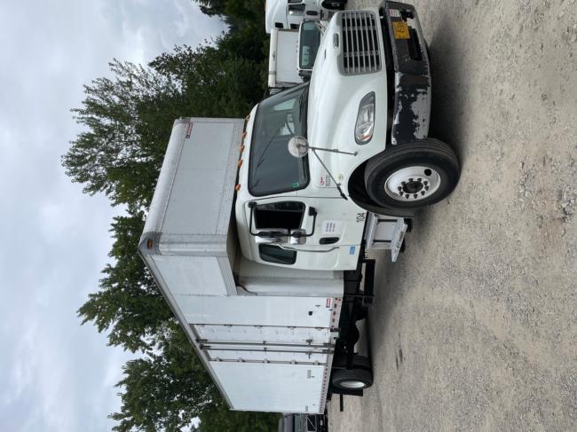 2019-Freightliner-M2-with-sleeper,
