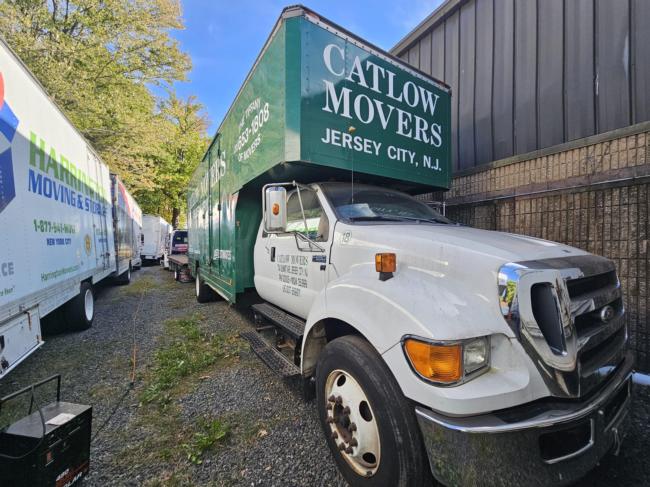 2013-Ford-F650-gas-crew-cab-82,817