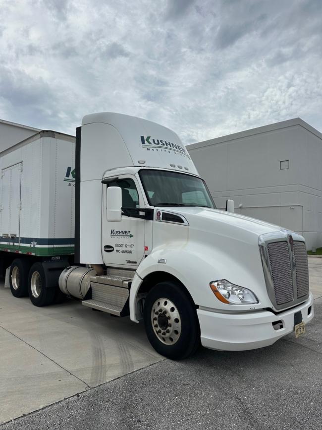 2019-Kenworth-T680-Daycab-tandem