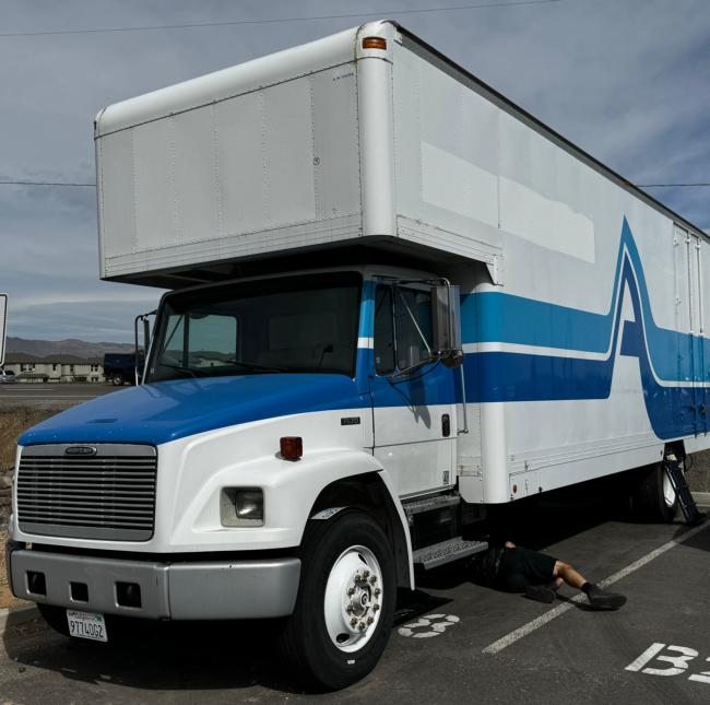 1999-Freightliner-with-newer-26’