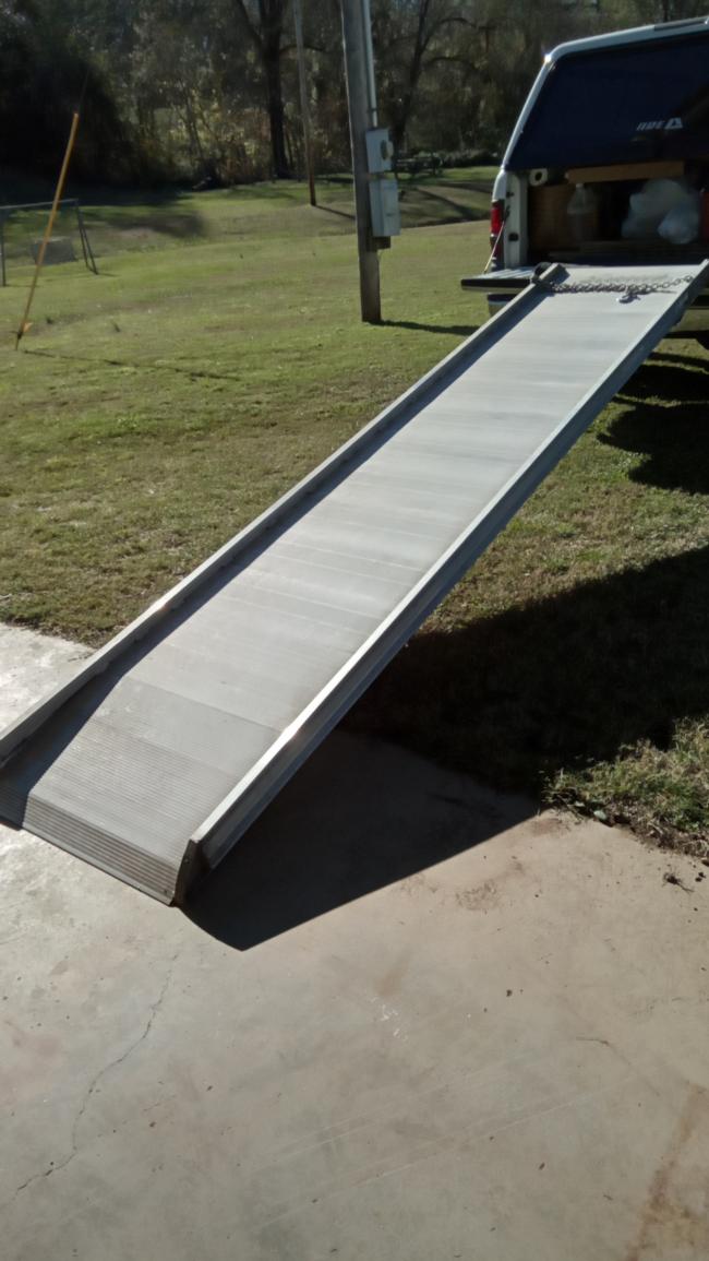 Aluminum-walkboard---loading-ramp.
