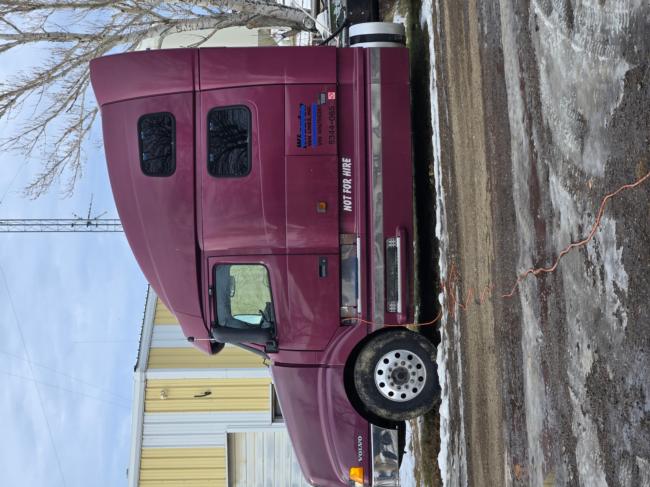 1998-VOLVO-VNL-W--CUMMINS-525-RED