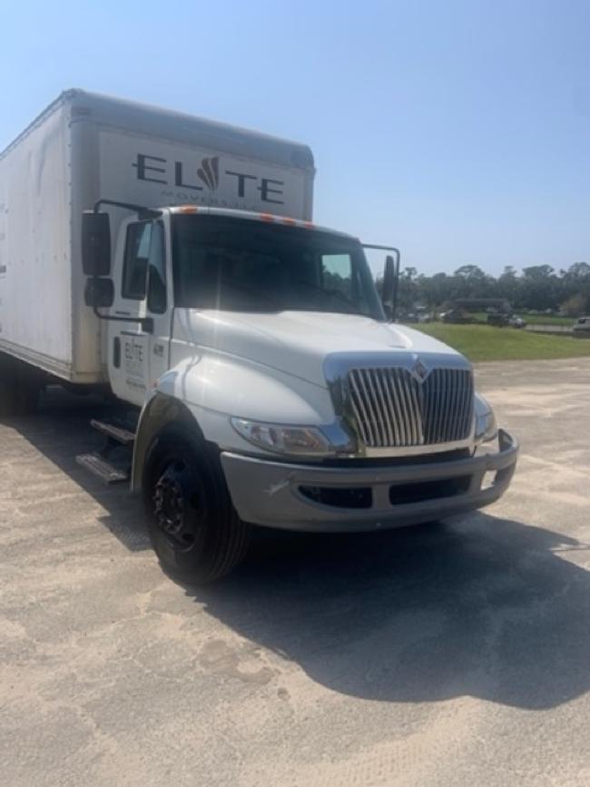 26ft-box-truck-with-a-lift-gate.