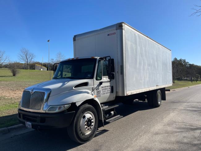 2006-International-4300-box-truck.