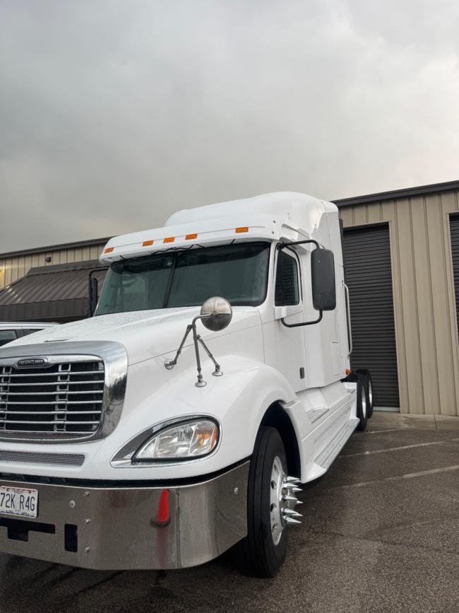 2007-Freightliner-Columbia-Detroit